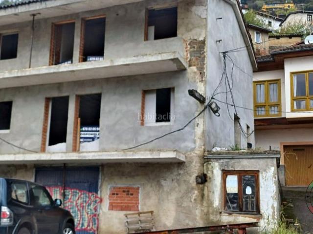 Casa en venta en Aller. Casa de 2 plantas en Boo, con la reforma ya iniciada y vistas al valle. Casas.