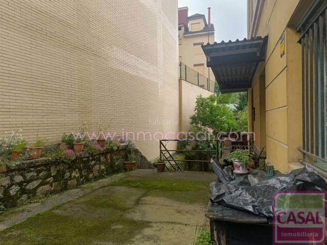 Casa en venta en Aller. SE VENDE CASA INDEPENDIENTE CON TERRENO EN CABAÑAQUINA. De dos plantas, cuatro habitaciones dobles, cocina amplia, sala de estar. Casas.