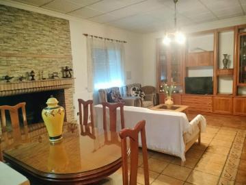 Casa en venta en Almodóvar del Campo. Encantador chalet con amplia parcela cerca de Puertollano y Almodóvar del Campo. Casas Almodóvar del.