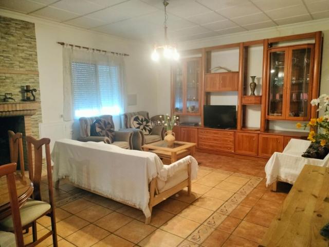 Casa en venta en Almodóvar del Campo. Encantador chalet con amplia parcela cerca de Puertollano y Almodóvar del Campo. Casas Almodóvar del.