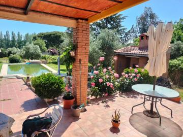 Casa en venta en Almodóvar del Campo. Oportunidad única! Chalet en venta en Tirteafuera con amplia parcela y todas las comodidades. Casas Almodóvar del.