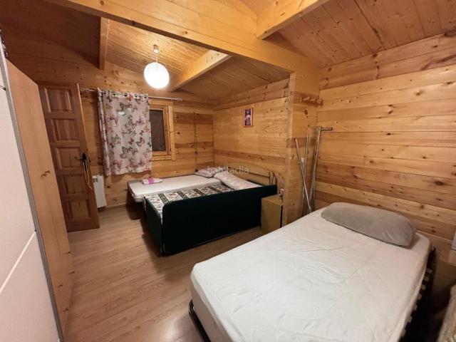 Casa en venta en Almodóvar del Pinar. PRECIOSA CASA DE MADERA EN ALMODÓVAR DEL PINAR. Casas Almodóvar del.
