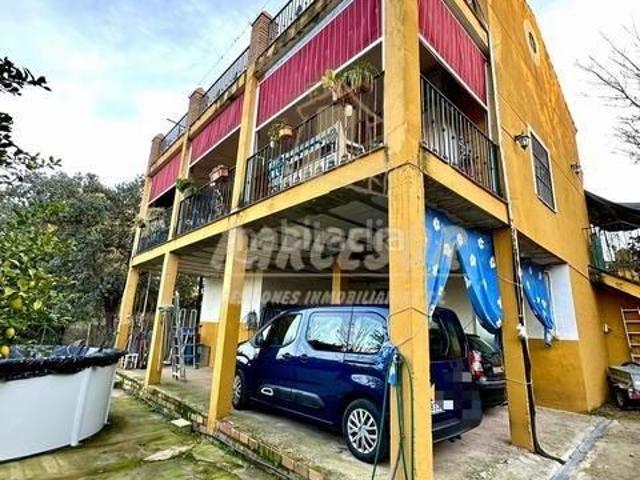 Casa en venta en Almodóvar del Río. CUEVAS BAJAS ZONA ALTA Parcela de 5.800 m. con casa en 3 niveles. Casas Almodóvar del.