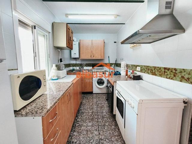 Casa en venta en Almodóvar del Río. Excelente parcela en Cuevas Bajas por sólo 99.500 NO HIPOTECABLE. Casas Almodóvar del.