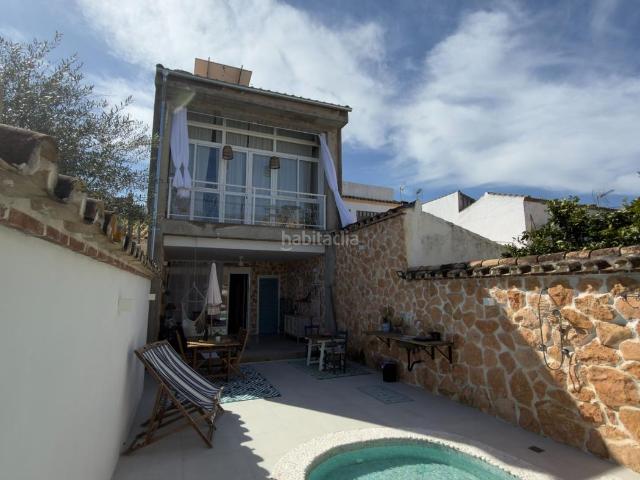 Casa en venta en Almodóvar del Río. Espectacular casa con piscina salada, garaje para dos coches y licencia turística en Almodóvar del Río. Casas Almodóvar del.