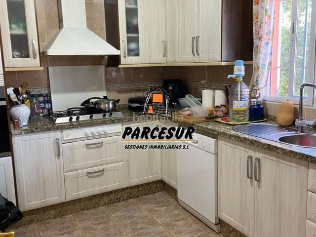 Casa en venta en Almodóvar del Río. ZONA LAS CUEVASPARAMO Parcela de 1.500 m2 con casa de 125 m2 y piscina. Casas Almodóvar del.