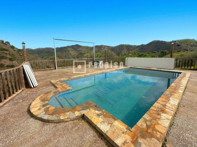 Casa en venta en Almogía. FINCA DE 25.397M CON VIVIENDA INDEPENDIENTE, PISCINA, TERRENO AMPLIO Y VISTAS ESPECTACULARES EN ÁLMOGÍA, A SOLO 25 MINUTOS DE MÁLA. Casas.