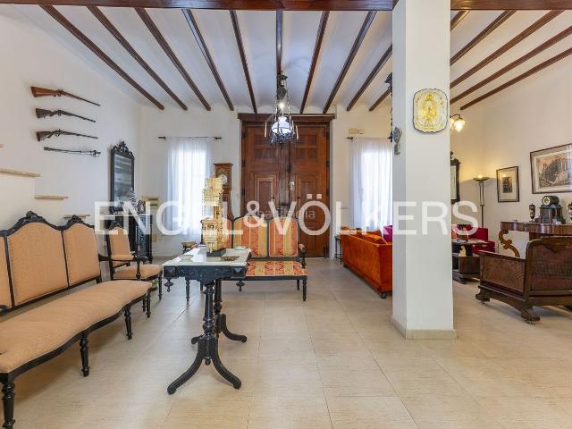 Casa en venta en Almoines. Casa Señorial del 1860 Elegancia e Historia. Casas.