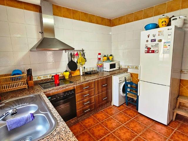 Casa en venta en Almonaster la Real. Casa de pueblo con patio y lista para entrar. Casas Almonaster la.