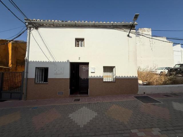 Casa en venta en Almargen. Casa de pueblo con gran potencial en el centro de Almargen Málaga. Casas.
