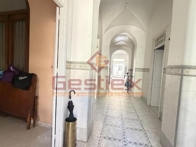 Casa en venta en Almendralejo. AMPLIA CASA EN VENTA EN ZONA DEL MERCADO. Casas.