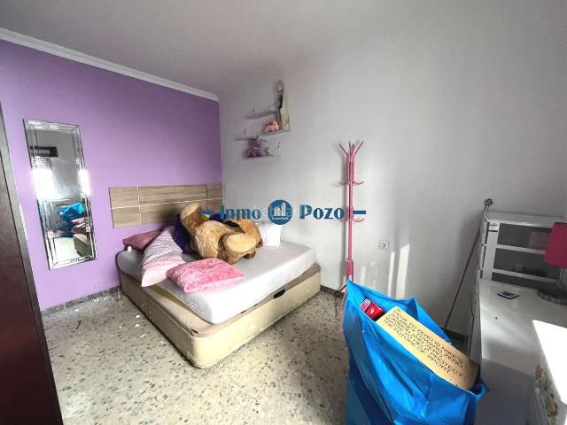 Casa en venta en Almendralejo. Casa única con nave y sin vecinos por solo 125.900! 4 habitaciones 1 baño Patio Terraza Nave de 180m. Casas.