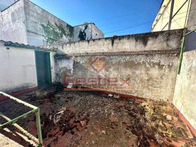 Casa en venta en Almendralejo. EN VENTA CASA PARA REHABILITAR EN ZONA SANTA CLARA. Casas.