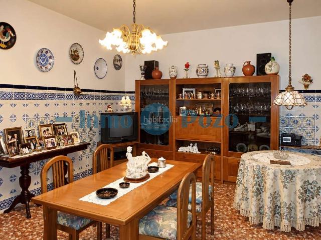 Casa en venta en Almendralejo. ESPECTACULAR CHALET EN EL CENTRO DE ALMENDRALEJO. Casas.
