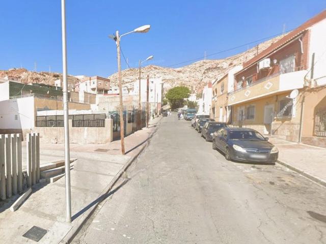 CASA EN VENTA EN ALMERIA
