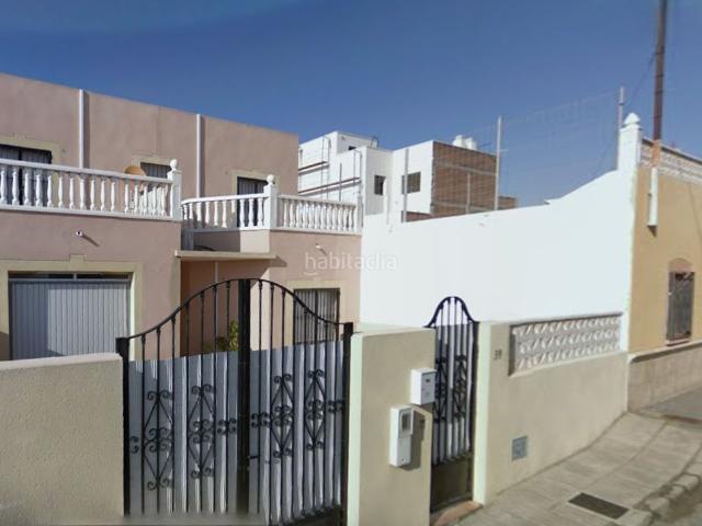 Casa en venta en Almería, Costacabana Loma Cabrera. Se vende Casa ALQUILADA en Calle Gardenia 39 Almería, Almería. Casas.