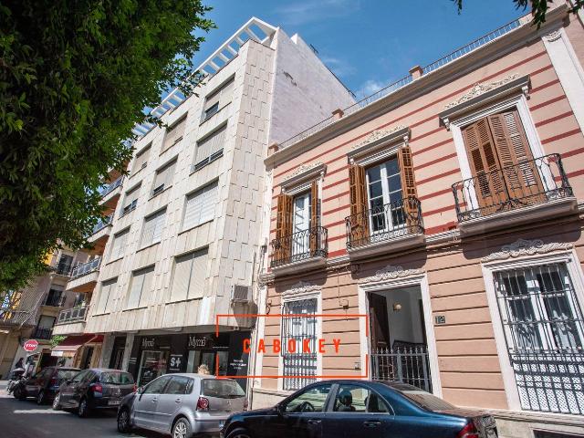 Casa en venta en Almería, Centro. CABOKEY VENDE CASA SEÑORIAL UNIFAMILIAR EN PLAZA VIRGEN DEL MAR. Casas.