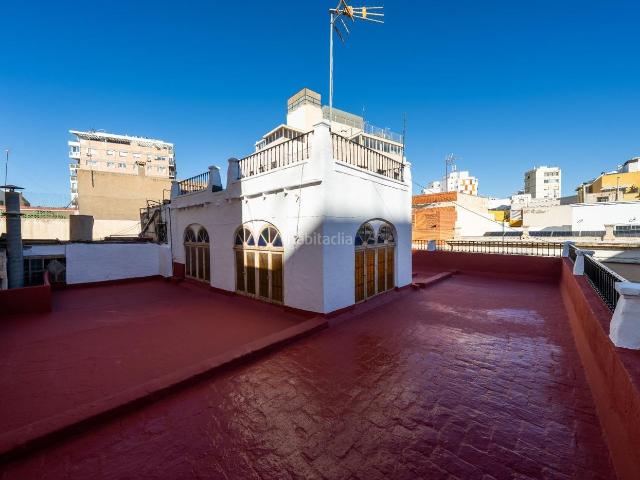 Casa en venta en Almería, Centro. CASA JUNTO AL PASEO DE ALMERIA. 167 M2 CON TERRAZA DE OTROS 167 M2. Casas.