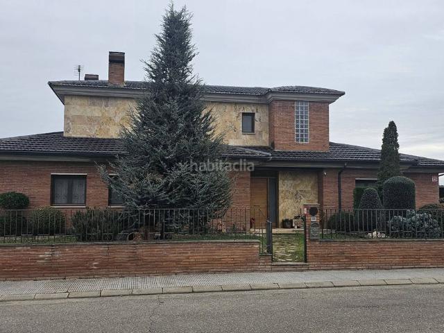 Casa en venta en Alpicat. Chalet unifamiliar aislado, con parcela esquinera, Urb. Terraferma, ALPICAT. Casas.