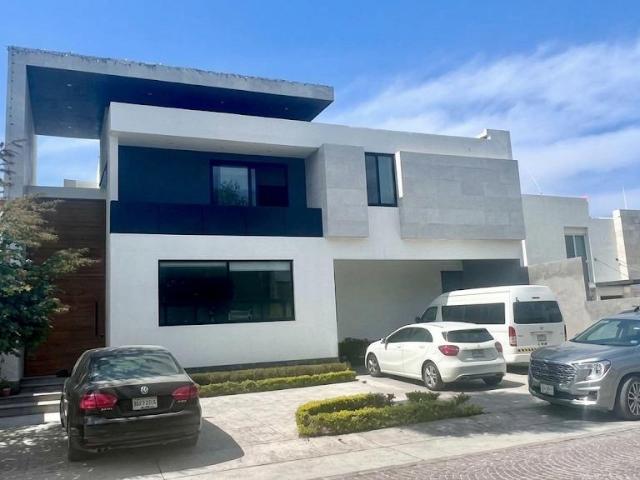 CASA EN VENTA EN ALQUER?AS DE POZOS