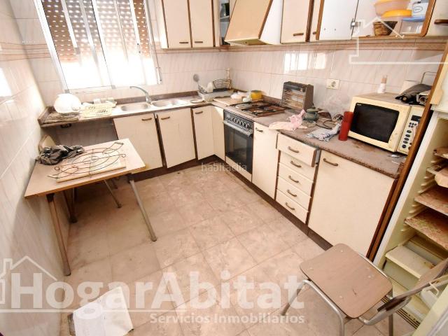 Casa en venta en Alqueries Les Alquerías del Niño Perdido. ESPACIOSA CASA CON LOCAL COMERCIAL, DOS TERRAZAS Y BALCÓN. Casas Alqueries Les Alquerías del Niño.