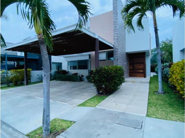 Casa en venta en Altozano, Cuauhtémoc, Colima