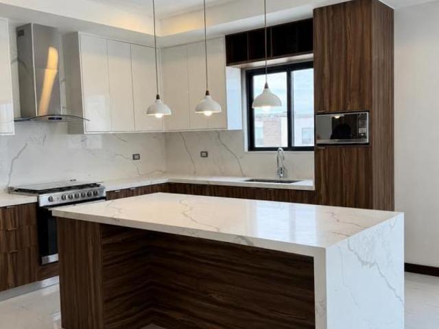 CASA EN VENTA EN ALTOZANO CON SOTANO