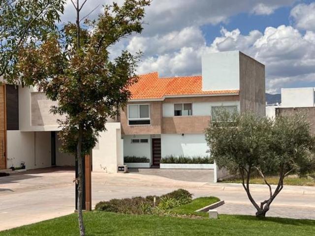 Casa en Venta en Alto Lago – 4 Recámaras – Roof Garden – $5,200,000