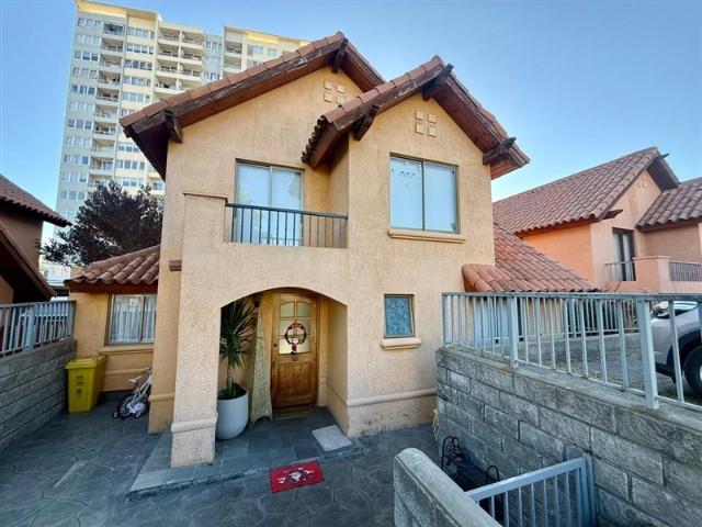 Casa en Venta en Altos de viña 210