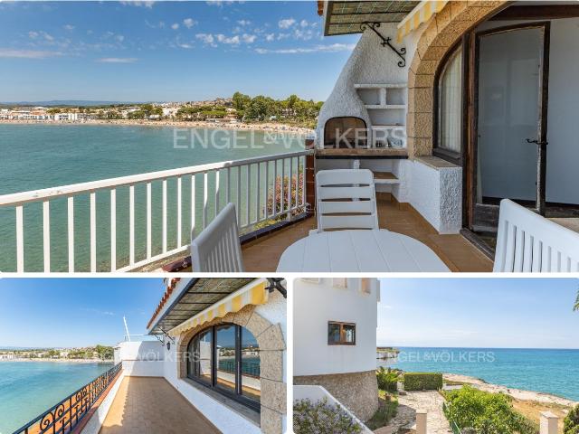 Casa en venta en Altafulla Costa Dorada. Encanto Mediterráneo en Primera Línea de Mar Altafulla. Casas.