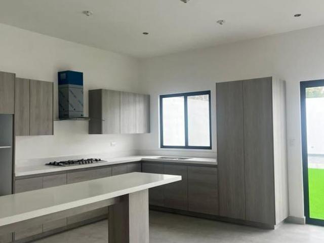 Casa en Venta en Altares Residencial Zona Santiago N.L. / Los Cavazos