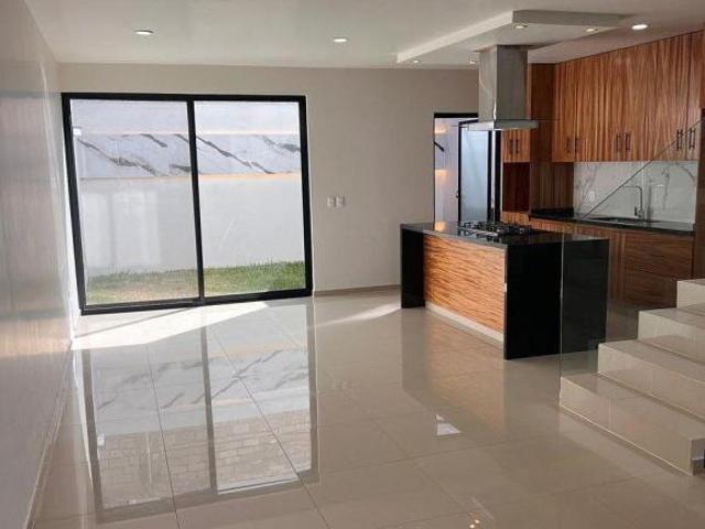 Casa en Venta en Alva Residencial, Capital Norte: 3 Recámaras y Acabados de Lujo