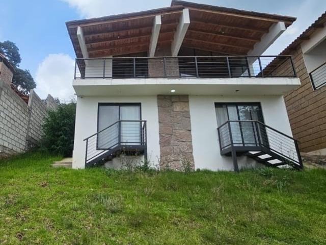CASA EN VENTA EN AMEALCO CON VISTA AL BOSQUE