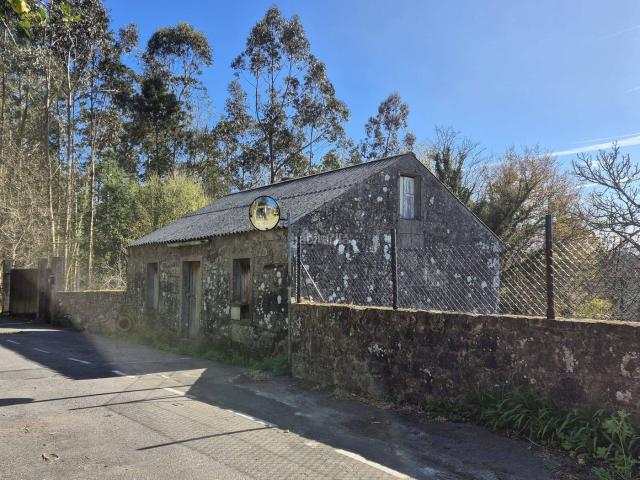 Casa en venta en Ames, Área de Ames. Casa de piedra para reformar con vistas al Val da Mahía AMES. Casas.