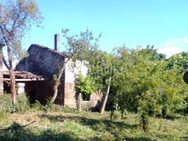 Casa en venta en Ames, Área de Ames. gran oportunidad! se vende casa PARA RESTAURAR CON FINCA, en ames, san tome, lugar pedrouzos a a 5 minutos de Bertamirans. Casas.