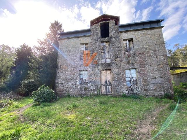 Casa en venta en Ames, Área de Ames. SE VENDE CASA DE PIEDRA PARA REHABILITAR CON FINCA DE 4000M2 SEGREGABLE EN AMES. Casas.