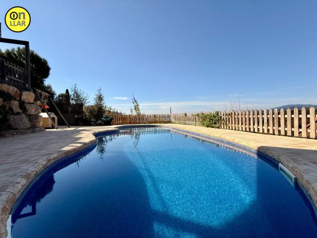Casa en venta en Ametlla del Vallès L´. CASA CON PISCINA DISTRIBUIDA EN DOS VIVIENDAS. Casas Ametlla del Vallès.