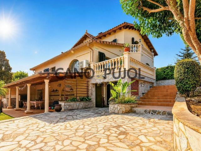 Casa en venta en Ametlla del Vallès L´. Exclusiva vivienda de diseño con piscina en LAmetlla del Vallès. Casas Ametlla del Vallès.
