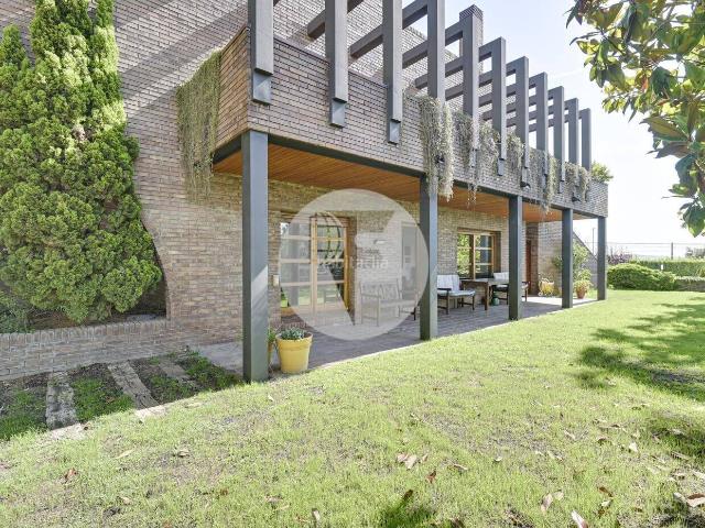 Casa en venta en Ametlla del Vallès L´. Exclusiva casa de 377 m con diseño único en lAmetlla del Vallès. Casas Ametlla del Vallès.