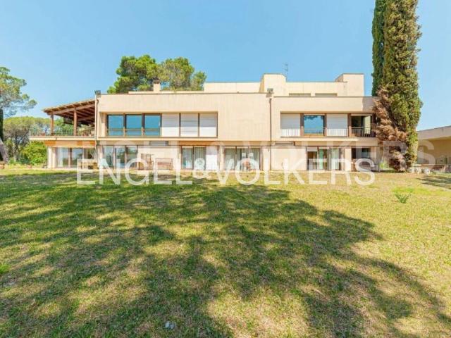 Casa en venta en Ametlla del Vallès L´. Icónica vivienda en las faldas de Puiggraciós. Casas Ametlla del Vallès.