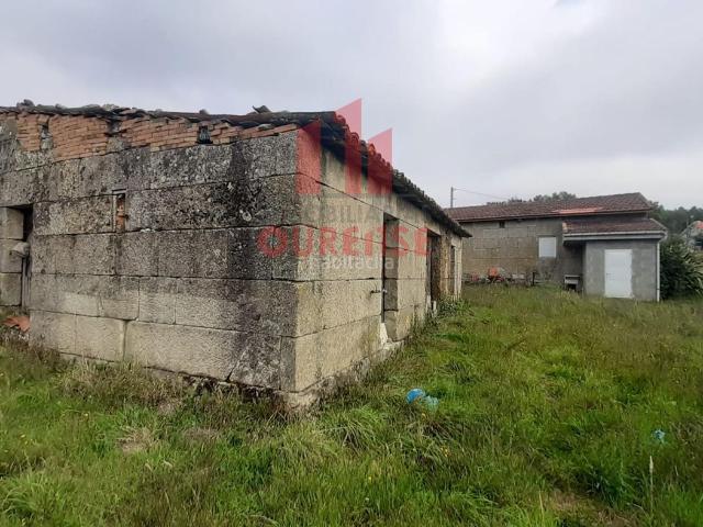 Casa en venta en Amoeiro. CASA DE PLANTA BAJA CON AMPLIA PARCELA EN UN PUEBLO DE AMOEIRO, PRÓXIMO A TRASALBA. Casas.