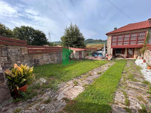 Casa en venta en Amoeiro. Casas.