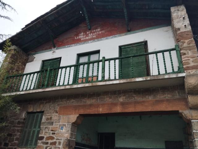 Casa en venta en Amorebieta Etxano. Oportunidad de inversión única en Amorebieta, Bizkaia. Casas Amorebieta.