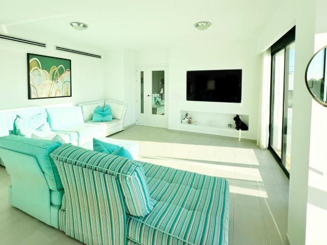 Chalet en venta en Ampolla L´ Costa Dorada. Villa de lujo, 5 habitaciones, 5 baños, primer linea del mar 50m2 del playa. Chalets Ampolla.