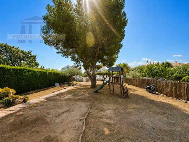 Casa en venta en Ampolla L´ Costa Dorada. Casa Individual con Gran Parcela para Reformar en Ampolla Mar, LAmpolla. Casas Ampolla.