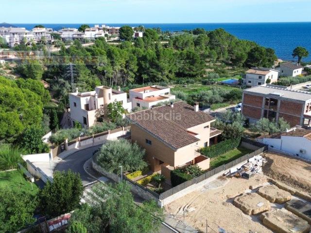 Casa en venta en Ampolla L´ Costa Dorada. Una propiedad excepcional junto a las calas de LAmpolla. Casas Ampolla.