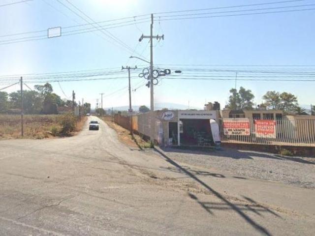 Casa en venta en amplio terreno en Fraccionamiento Los Sauces