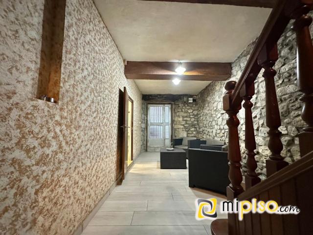 Casa en venta en Ampuero. Inmobiliaria Mi Piso tiene el placer de presentarles esta propiedad. Se vende casa con encanto en pleno centro de AmpueroSi estás. Casas.
