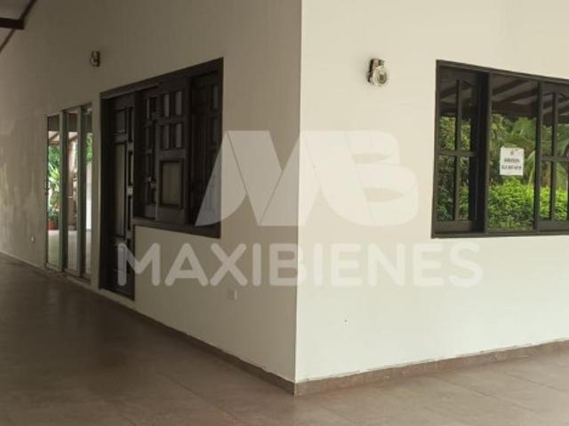 Casa En Venta En Apartado En Almendros V278400