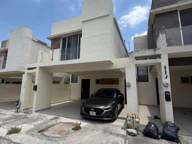 Casa en VENTA en Apodaca, Privada el Milagro, a 5 minutos del Centro